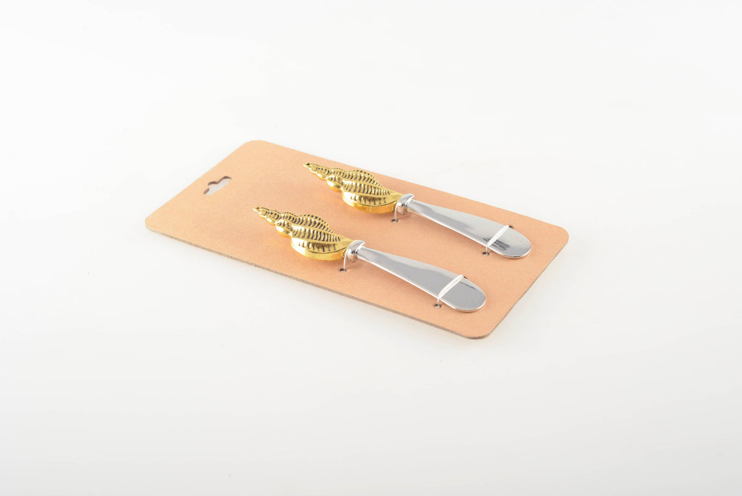 Set of 2 Golden Spreading Knives in Scale Design